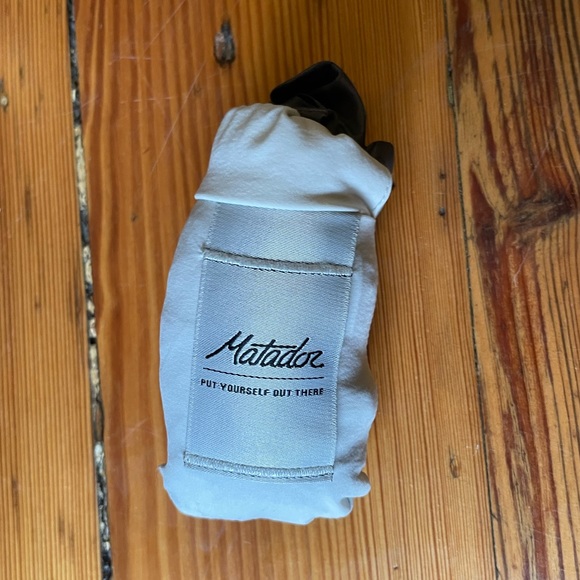 NWOT Matador Pocket Blanket Mini, Arctic White - Picture 2 of 8